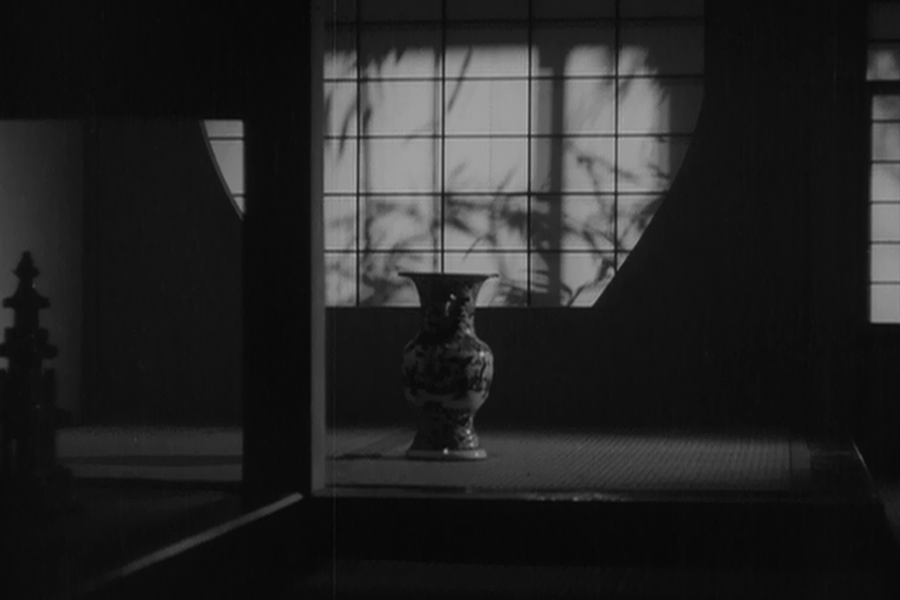 Yasujirô Ozu Neden Vazoya Kesme Yapıyor?